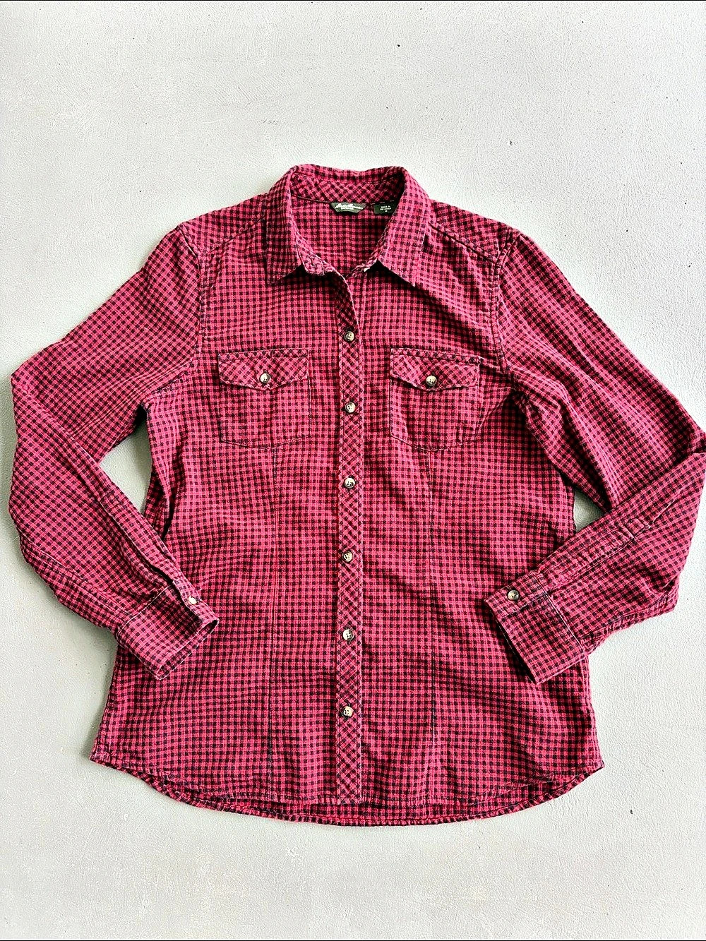 Eddie Bauer Checkered Button Down in Red & Black Size Medium